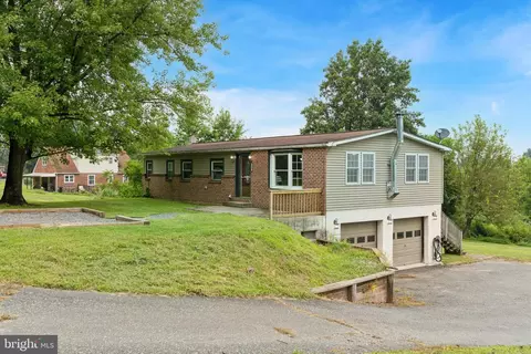 747 Chestnut St, Douglassville, PA 19518