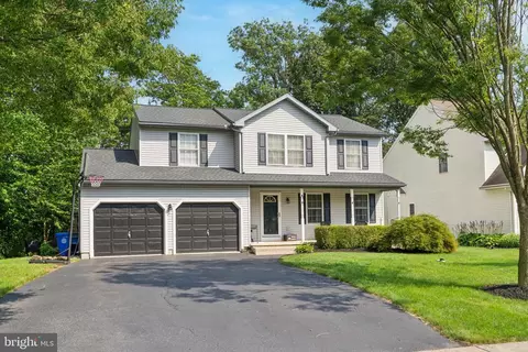 206 Clarion Dr, Douglassville, PA 19518