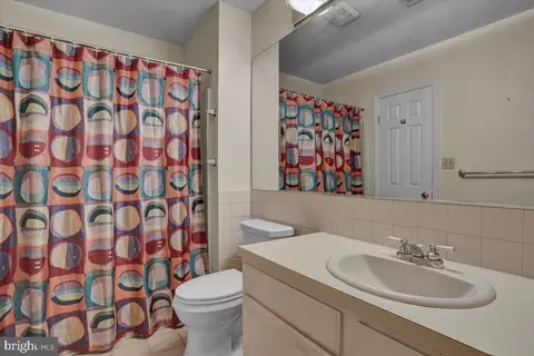Bath - 10 Pine Woods Ct, Reading, PA 19607 photo 1 of 2