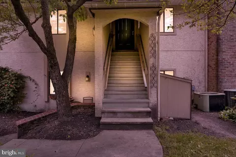 Entry Way - 10 Pine Woods Ct, Reading, PA 19607 photo 1 of 2