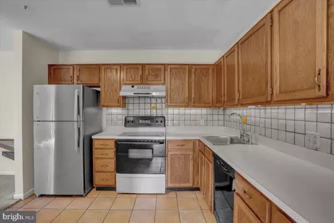 Kitchen - 10 Pine Woods Ct, Reading, PA 19607 photo 2 of 2