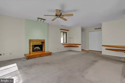 Living - 10 Pine Woods Ct, Reading, PA 19607 photo 2 of 4