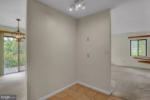 Entry Way - 10 Pine Woods Ct, Reading, PA 19607 photo 2 of 2