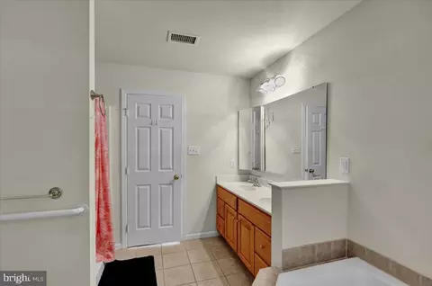 Entry Way - 3 Fallowfield Cir, Reading, PA 19607 photo 3 of 3