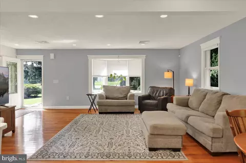 Living - 909 Sofianos Ln, Reading, PA 19605 photo 1 of 4