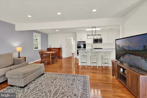 Entry Way - 909 Sofianos Ln, Reading, PA 19605 photo 1 of 1
