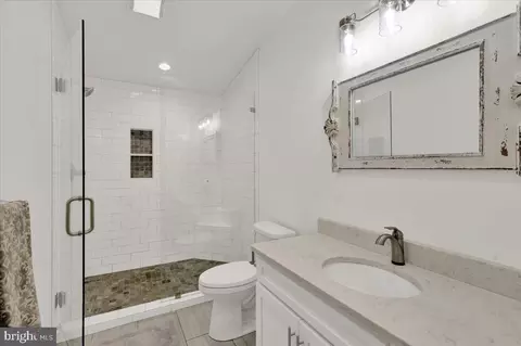 Bath - 909 Sofianos Ln, Reading, PA 19605 photo 1 of 5
