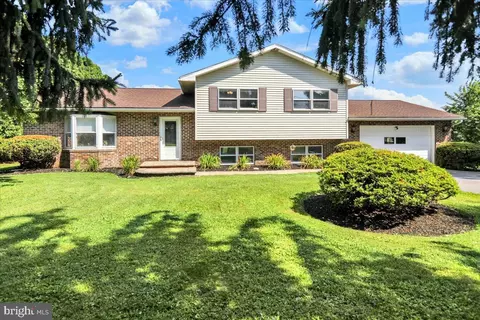909 Sofianos Ln, Reading, PA 19605