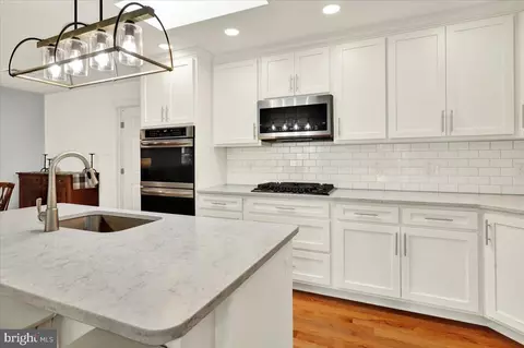 Kitchen - 909 Sofianos Ln, Reading, PA 19605 photo 5 of 5