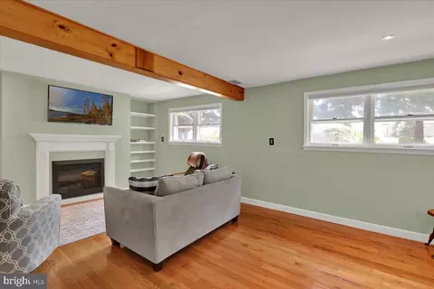 Living - 909 Sofianos Ln, Reading, PA 19605 photo 4 of 4