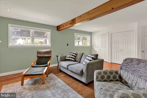 Living - 909 Sofianos Ln, Reading, PA 19605 photo 3 of 4
