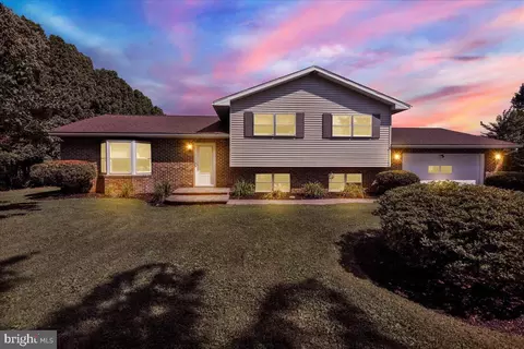 Exterior - 909 Sofianos Ln, Reading, PA 19605 photo 6 of 7