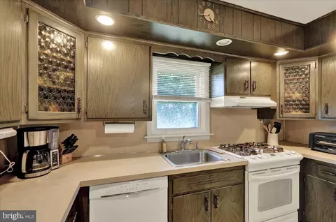 Kitchen - 1621 Bradford Ave, Reading, PA 19607 photo 2 of 2