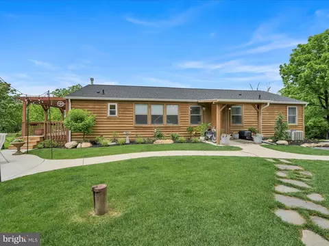 30 Skyline Dr, Mohrsville, PA 19541