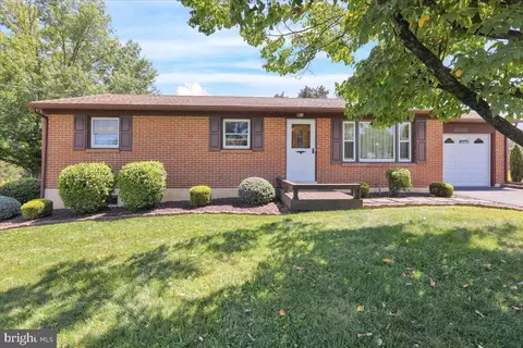 27 Clay Slate Rd, Oley, PA 19547