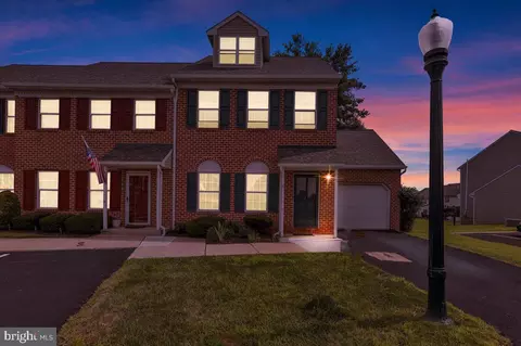 Exterior - 17 Charlemont Ct, Reading, PA 19607 photo 2 of 8