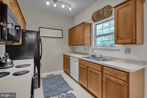 Kitchen - 17 Charlemont Ct, Reading, PA 19607 photo 2 of 2