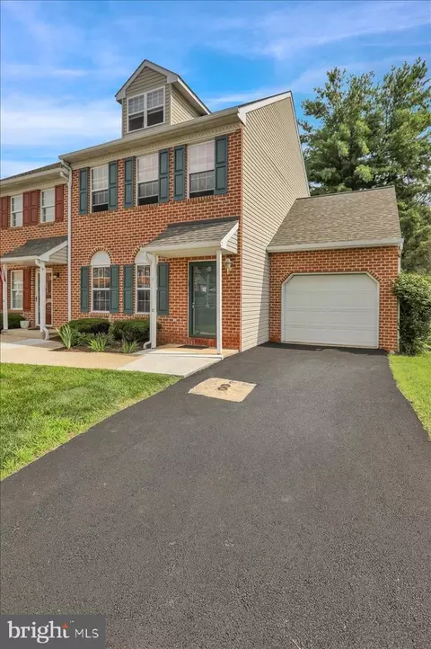 Exterior - 17 Charlemont Ct, Reading, PA 19607 photo 4 of 8