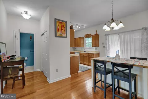 Entry Way - 17 Charlemont Ct, Reading, PA 19607 photo 2 of 2