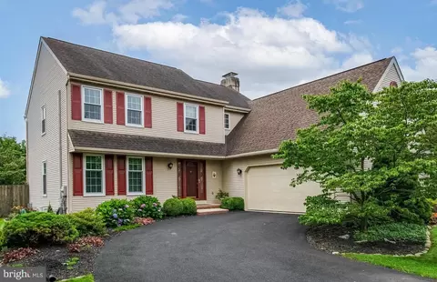 510 Friendship Dr, Fleetwood, PA 19522