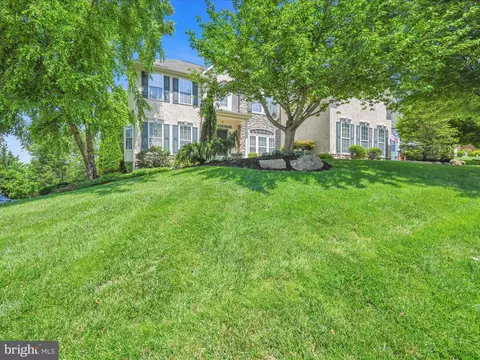17 Winding Brook Dr, Reading, PA 19608 photo 2