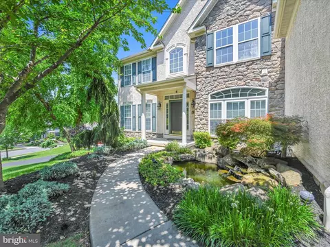 17 Winding Brook Dr, Reading, PA 19608