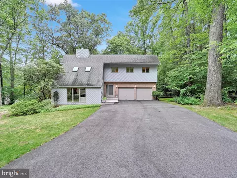17 Chinkapin Dr, Fleetwood, PA 19522