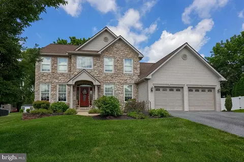384 Mountain Blvd, Wernersville, PA 19565