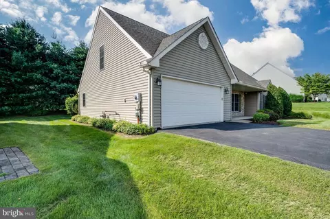 126 S Cacoosing Dr, Reading, PA 19608 photo 4
