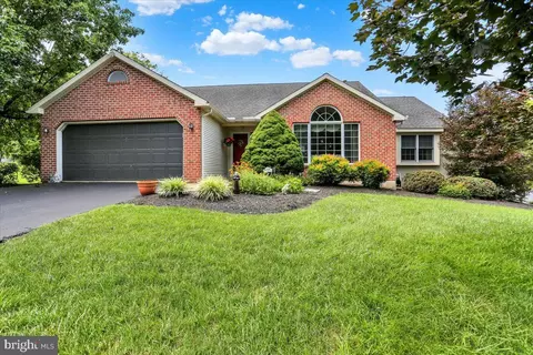 12 Archer Ln, Reading, PA 19607
