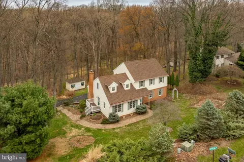 5 Charcoal Ln, Mohnton, PA 19540