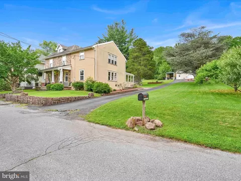 1036 Baker Rd, Reading, PA 19608 photo 2