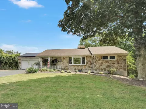 162 Deck Rd, Womelsdorf, PA 19567