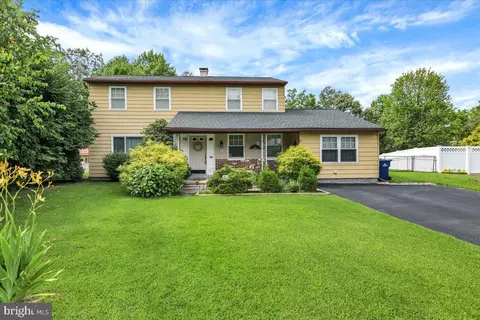 28 Matthew Dr, Reading, PA 19608