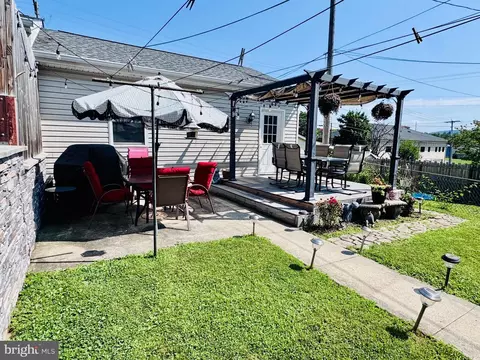 Exterior - 407 Oley St, Wyomissing, PA 19610 photo 4 of 10