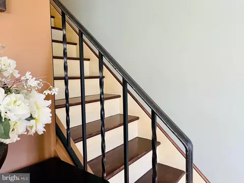 Entry Way - 407 Oley St, Wyomissing, PA 19610 photo 2 of 7