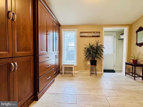 Entry Way - 407 Oley St, Wyomissing, PA 19610 photo 6 of 7