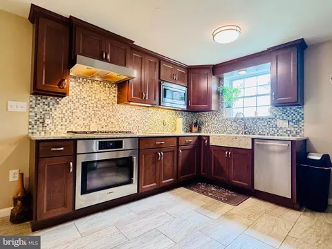 Kitchen - 407 Oley St, Wyomissing, PA 19610 photo 7 of 15