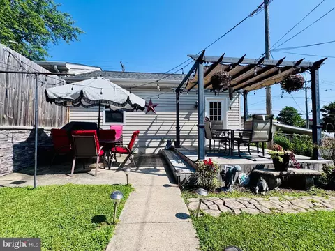 Exterior - 407 Oley St, Wyomissing, PA 19610 photo 5 of 10