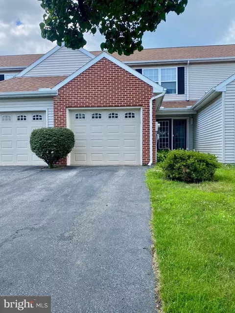 727 Hawk Ridge Dr, Hamburg, PA 19526
