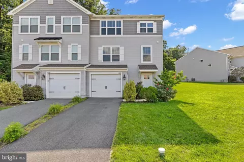 402 Smokering Dr, Robesonia, PA 19551