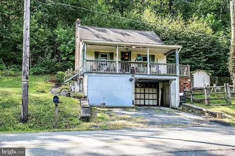 950 Unger Ln, Boyertown, PA 19512