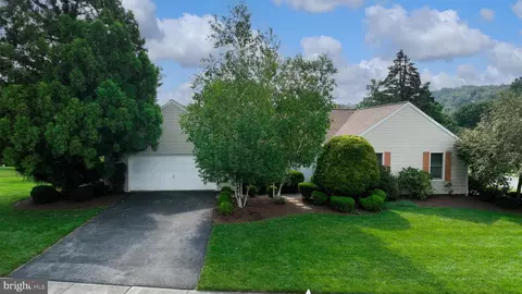 47 Buckingham Dr, Reading, PA 19610