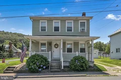 2 Chestnut St, Lenhartsville, PA 19534