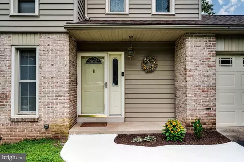 4 Nassau Cir, Reading, PA 19607 photo 2
