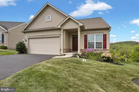 28 Calming Trl, Sinking Spring, PA 19608