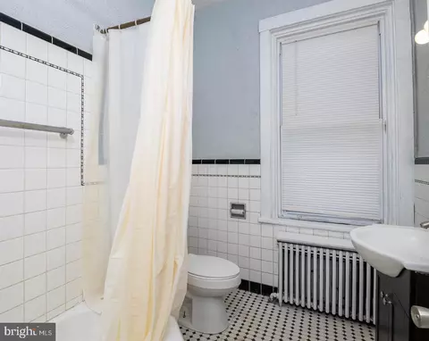 Bath - 2136 Perkiomen Ave, Reading, PA 19606 photo 1 of 1