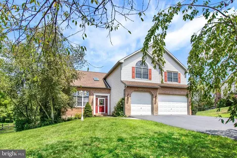 109 Golf Cir, Bernville, PA 19506