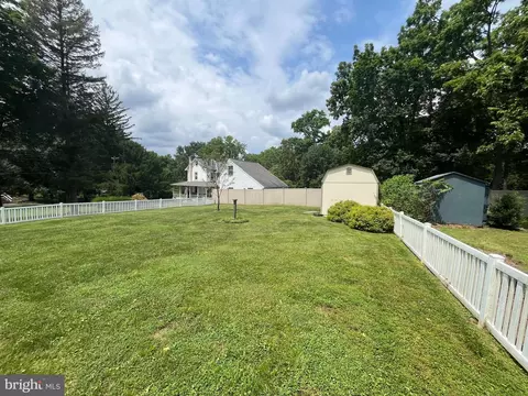 Exterior - 393 Mountain View Rd, Reading, PA 19607 photo 2 of 5