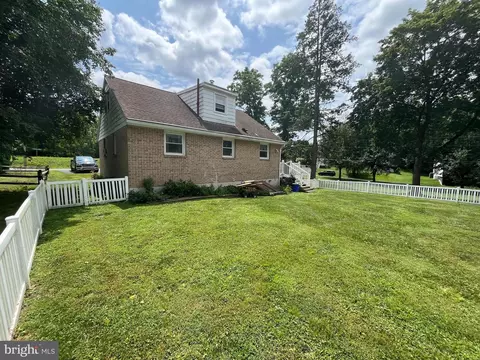 Exterior - 393 Mountain View Rd, Reading, PA 19607 photo 3 of 5